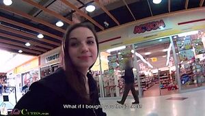 MallCuties - Reality Teen pummeled for clothes - Public Reality